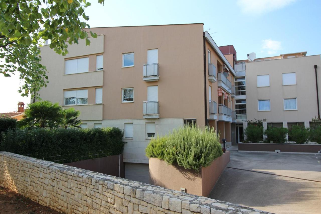 Apartment Vojka In City Center Πόρετς Εξωτερικό φωτογραφία