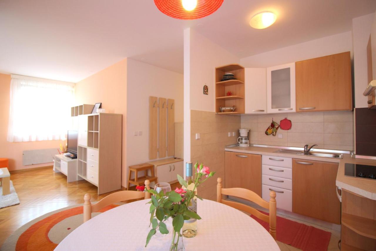Apartment Vojka In City Center Πόρετς Εξωτερικό φωτογραφία