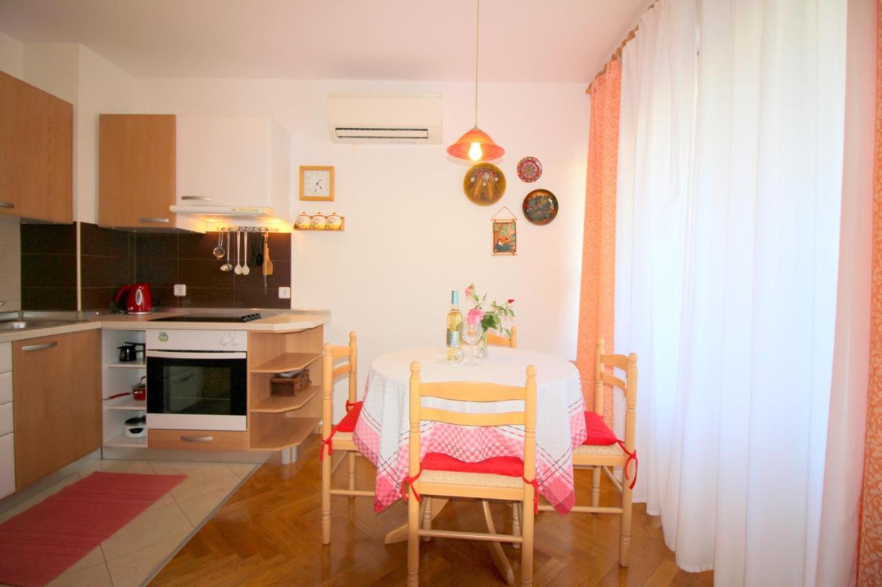 Apartment Vojka In City Center Πόρετς Εξωτερικό φωτογραφία